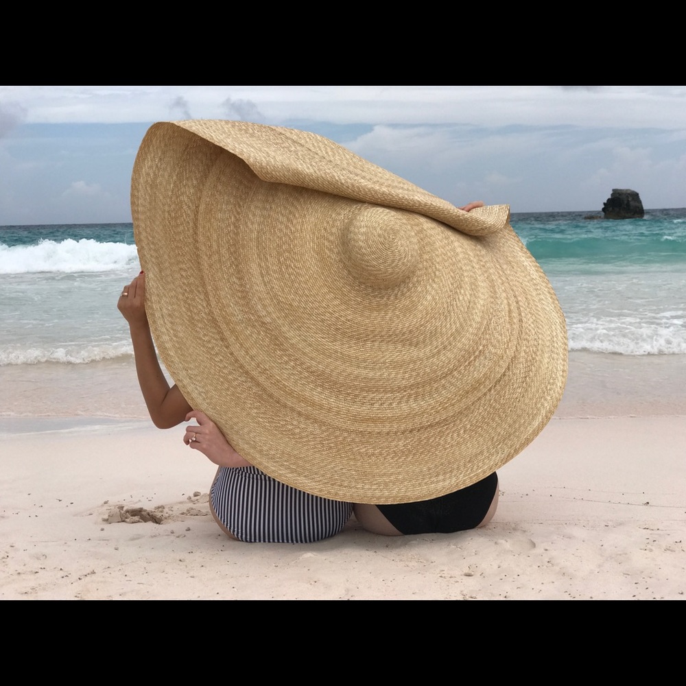 Iconic Le Chateau Bomba Jacquemus oversized hat